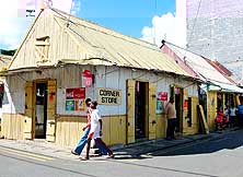 Mauritius/Insel Rodrigues/Port Mathurin: Eckladen im Hauptort der 'nostalgischen' Insel
