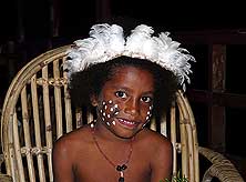 Papua Neguinea/Milne Bay/Wagawaga: Stephanie, traditionell mit einem Spinnennetz bemalt